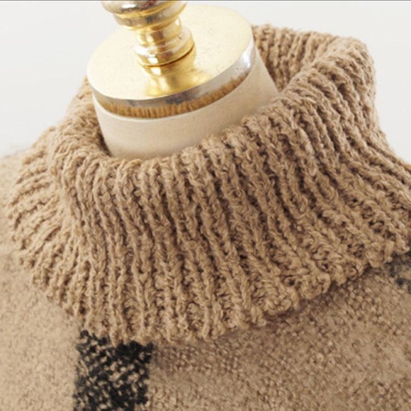 🔺SALE🔺SOFT Plaid Fringe Hem Poncho Wrap - Picture 4 of 6